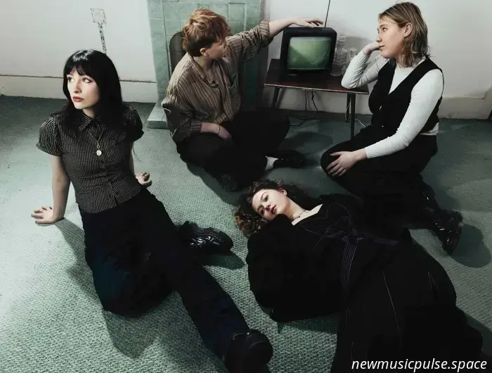 Florence Road kündigen Debüt-Mixtape 'Fall Back' an