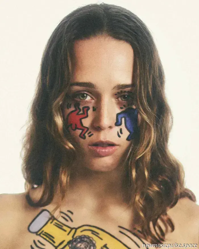 Arte para todos: Aries revive la colaboración de 1986 entre Keith Haring y Absolut para 2025