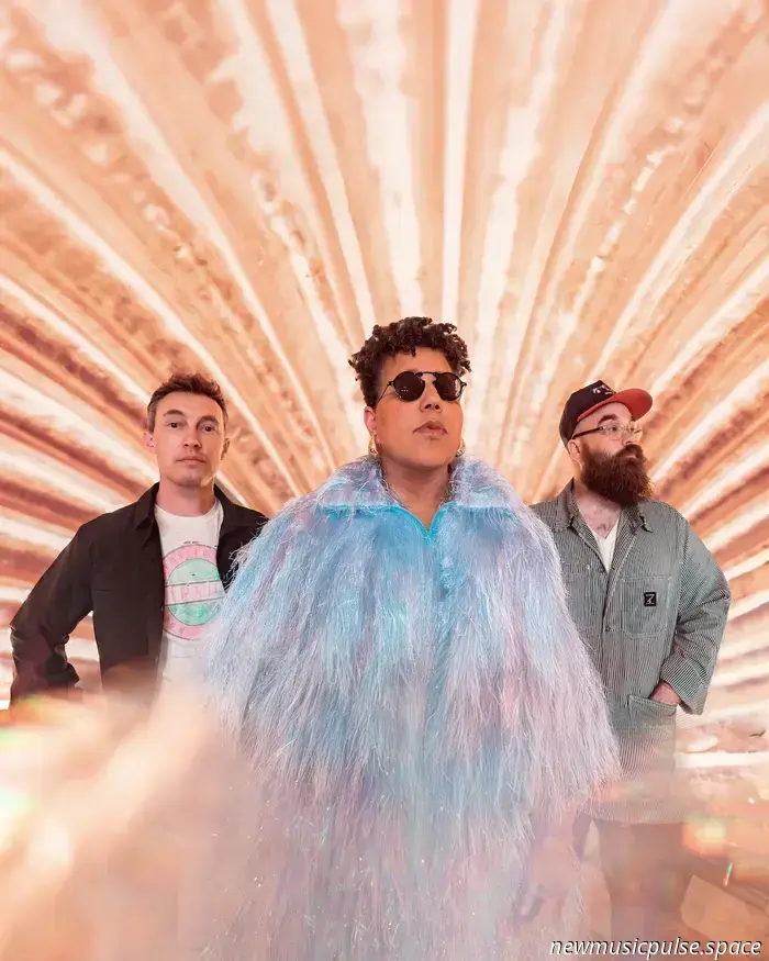 Alabama Shakes tornano dopo un decennio con «Another Life», un sogno febbrile e ardente - Atwood Magazine