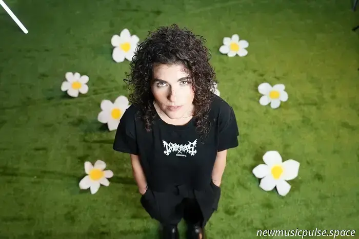 Джорджия представляет новый гимн трезвости «Be Free».