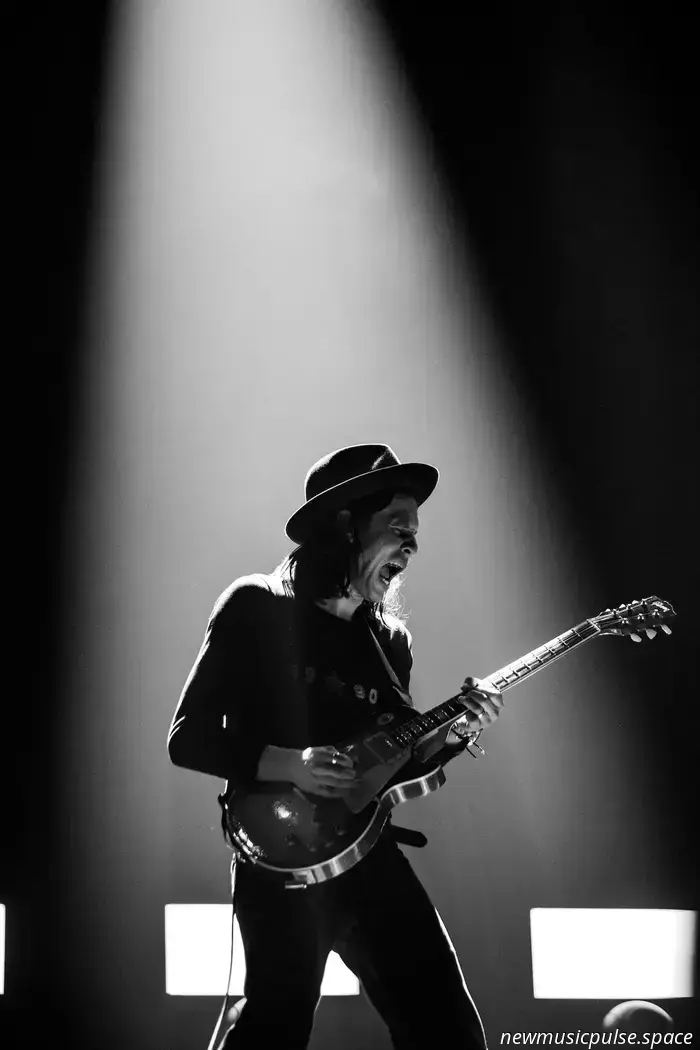 Live: James Bay elektrisiert ein ausverkauftes Publikum in der Londoner OVO Arena Wembley - Atwood Magazine