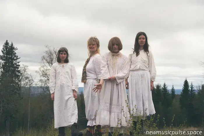 The New Eves: “We genuinely strive to avoid categorizing ourselves into any particular box or genre.”
