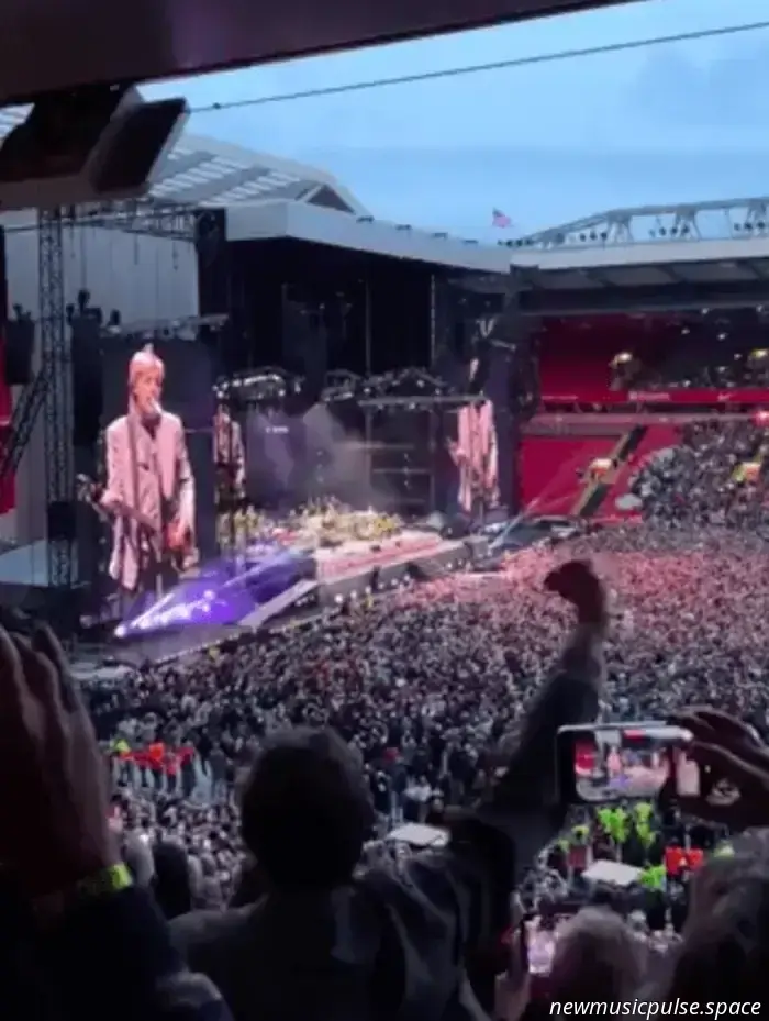 Bruce Springsteen Y Paul McCartney Se Unen En Anfield