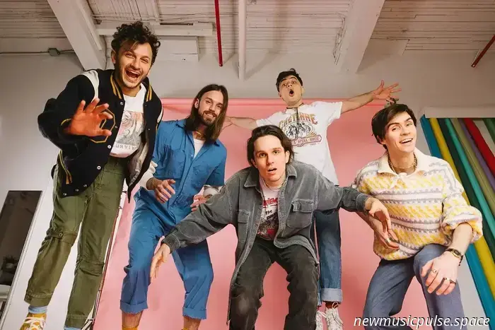 Interview: Good Kid über Verletzlichkeit, Gemeinschaft und Unabhängigkeit auf „Wall“ - Atwood Magazine