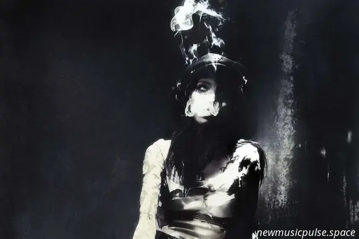 yeule-Chica Evangélica Es Un Arma