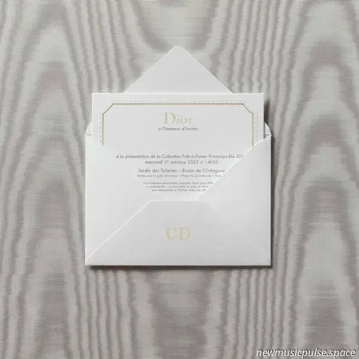 Live stream Jonathan Anderson's debut collection for Dior womenswear.