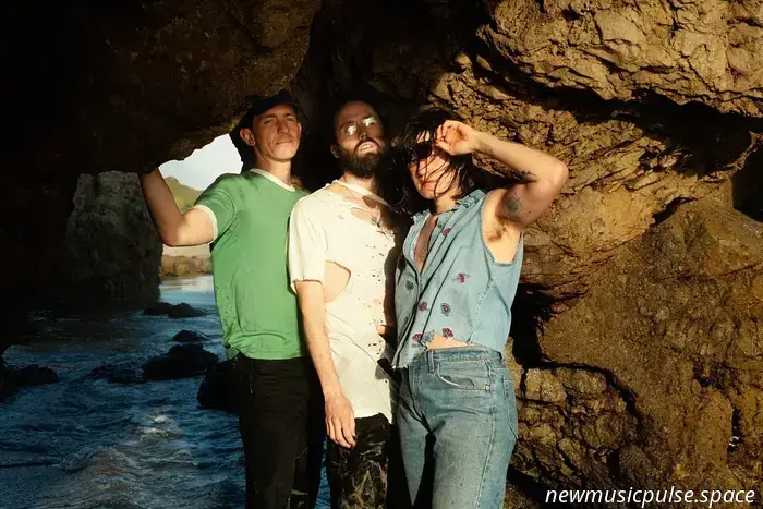 Big Thief veröffentlicht „All Night All Day“, die neueste Vorschau auf das neue Album „Double Infinity“.