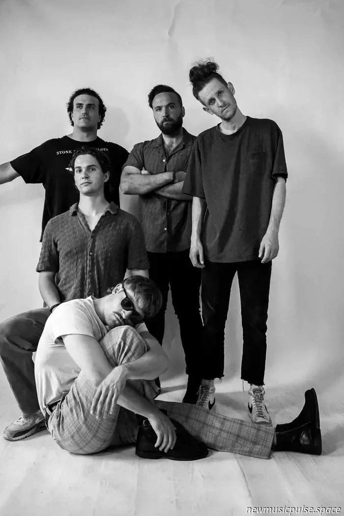 The Barons воплощают силу подлинного человеческого взаимодействия в «Way Out» — Atwood Magazine