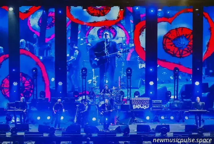 Robert Smith of The Cure Found This Element Of Oasis “Restrictive”