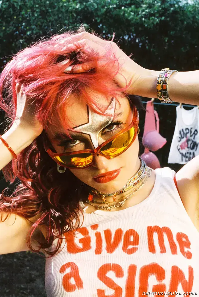 Entrevista con MARIS: Anhelo, Euforia y Alegría Queer-Revista Atwood