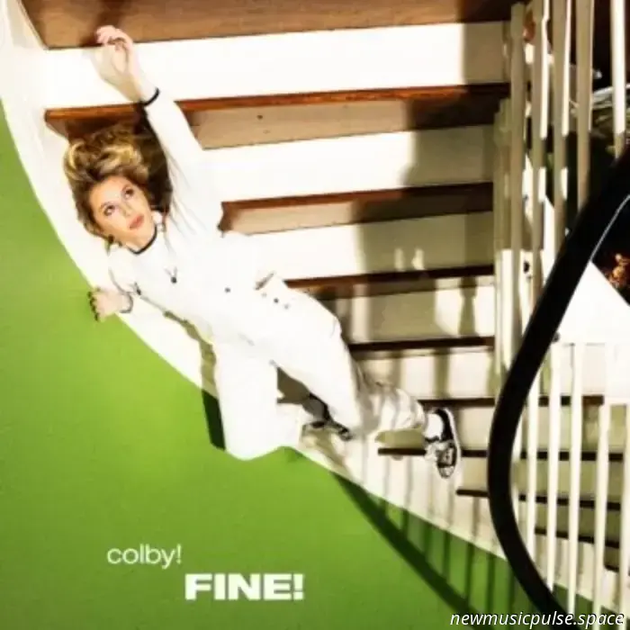 “Colore molto vibrante di rabbia”, spirali notturne e maturità: colby! analizza il suo esplosivo secondo album ‘FINE!’ - Atwood Magazine