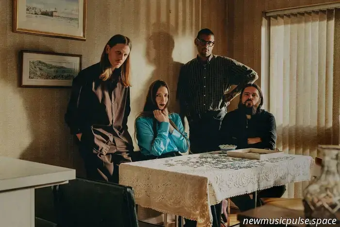 Dry Cleaning veröffentlichen ihre neue Single „Lass mich wachsen und du wirst die Frucht sehen“