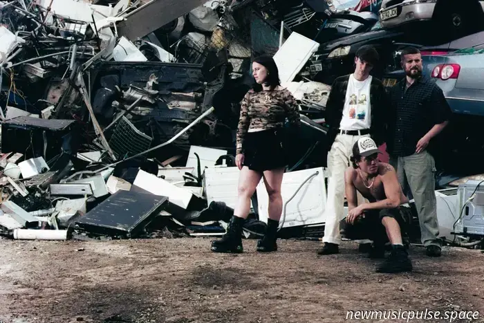 STONE feiern mit dem neuen Track 'NEVER AGAIN' ein rauschendes Comeback