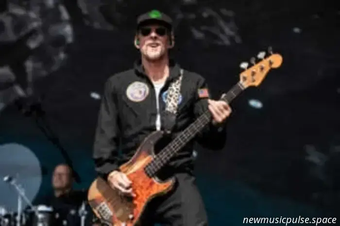 Pulp, Charli XCX, Neil Young, RAYE, and others: key moments from Saturday at Glastonbury 2025.