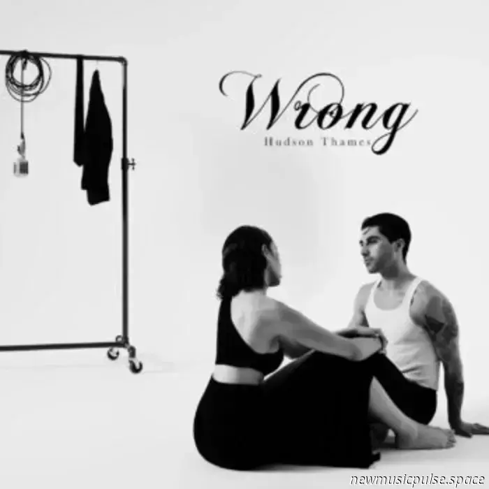 Hudson Thames se rinde al Amor en "Wrong", una Confesión Cruda, Honesta y Conmovedora-Atwood Magazine