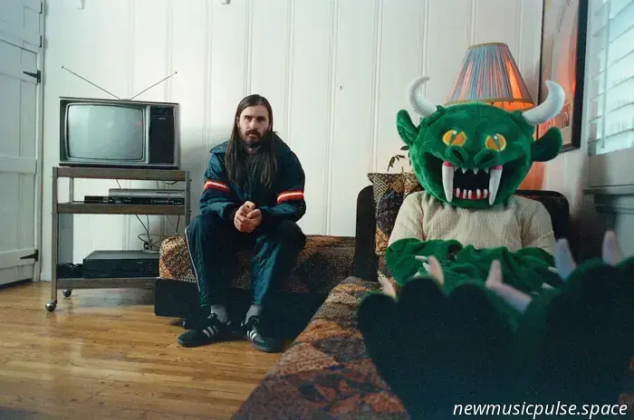 Reportaje: Petey USA sobre convertir pensamientos privados en espacio compartido y las verdades ficticias de «The Yips» - Atwood Magazine