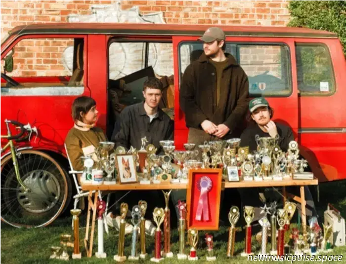 Chartreuse kündigen neues Album 'Bless You &amp; Be Well' an