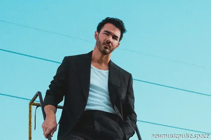 «Changing» Кевина Джонаса — та самая тихая эволюция, о которой поклонники всегда знали — Atwood Magazine