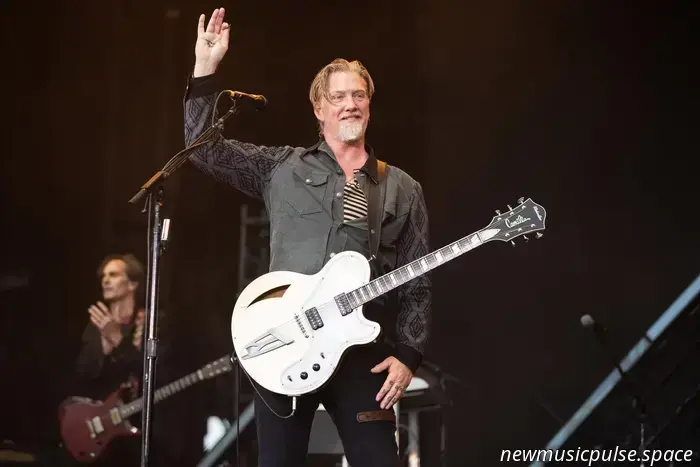 Queens Of The Stone Age, Lambrini Girls, Mondkind Sanelly und mehr spielen das Schweizer Paléo Festival