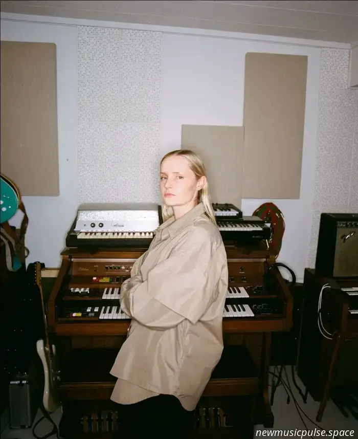 Charlotte Day Wilson comparte su tierno nuevo sencillo 'High Road'