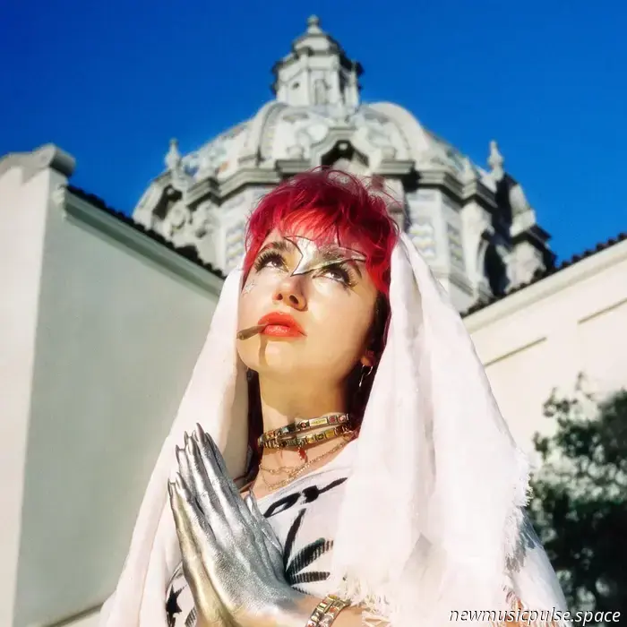 Entrevista con MARIS: Anhelo, Euforia y Alegría Queer-Revista Atwood