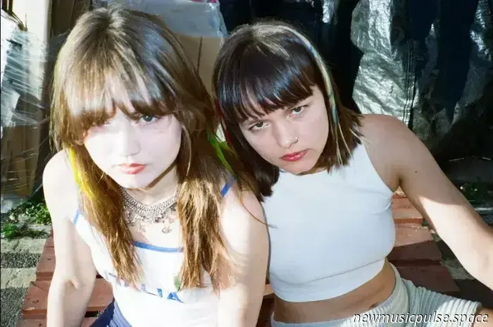 Disgusting Sisters veröffentlichen dringende Single „TGIF“