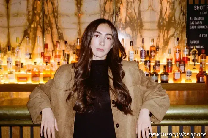 «Wake Up» и «Bloom»: Анна Линч пишет, чтобы вернуться к себе — Atwood Magazine