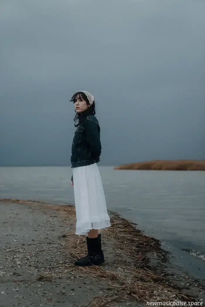 Debut: OSKA Discovers Inner Strength in “Gloria,” a Moving Anthem of Resilience and Freedom - Atwood Magazine