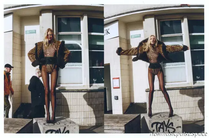 Un'ode a ogni epoca: Charlotte Simone su una collezione simbolo, le it-girl e un decennio di abbigliamento da sera