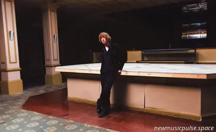 Daniel Avery has remixed the classic 'Hallelujah' by Happy Mondays.