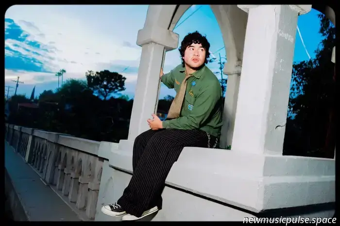 Interview: Calum Hood of 5SOS Discusses Embracing His Individuality with the Solo Debut ‘ORDER chaos ORDER’ - Atwood Magazine