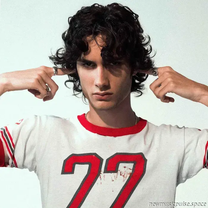 sombr anuncia un íntimo concierto en el KOKO de Londres