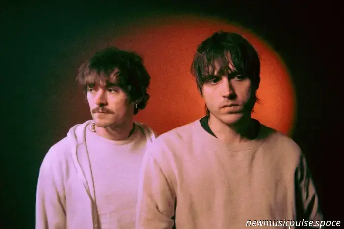 „Das wird nicht ewig dauern“: joan umarmt Vergänglichkeit, Schöpfung und die Schönheit des Lebens im Graubereich auf ihrem filmischen zweiten Album – Atwood Magazine