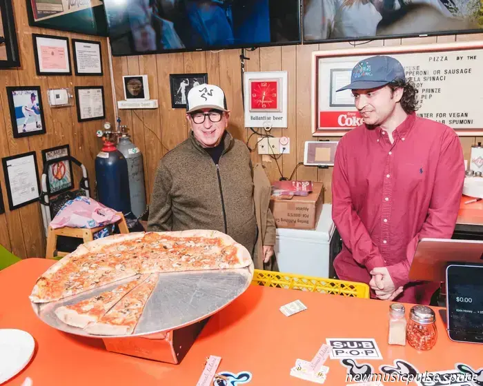 Hannah Jadagu vereint Zärtlichkeit und Groove beim „The Wild Honey Pie Little Pizza Party“ – Atwood Magazine