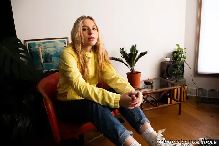 “Colore molto vibrante di rabbia”, spirali notturne e maturità: colby! analizza il suo esplosivo secondo album ‘FINE!’ - Atwood Magazine