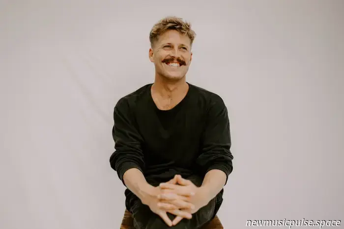 Interview: Ziggy Alberts öffnet die Tür zur Veränderung mit „New Love“ - Atwood Magazine