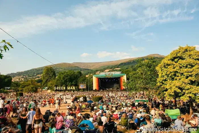CMAT, Yard Act, Divorce und weitere zementieren Green Man 2025 als Festival für prägende Erinnerungsmomente.
