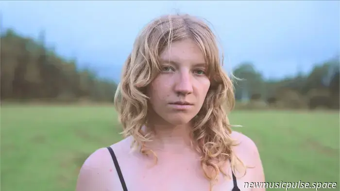 Премьера: "Моя девушка" от CLOVER — смелое, красивое торжество женской силы и правды — Atwood Magazine