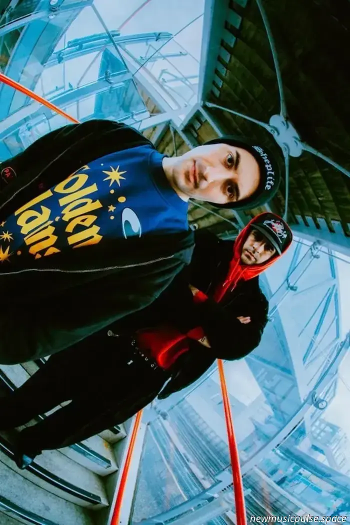 Vom Partyhemd zur Prime Time: X & Ivy im Interview