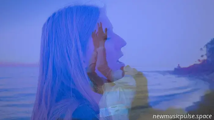 Premiere: Lizzie Weber & Markéta Irglová präsentieren eine heilige, seelenbewegende Anrufung in „Maria“ - Atwood Magazine