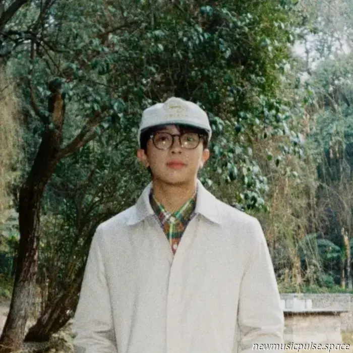 Xinwenyue Shi: il nuovo album "Gray, Gray Sun"