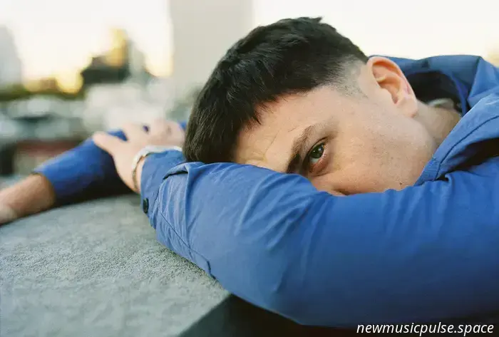 Aaron Rowe ist Irlands kraftvollste neue Stimme.